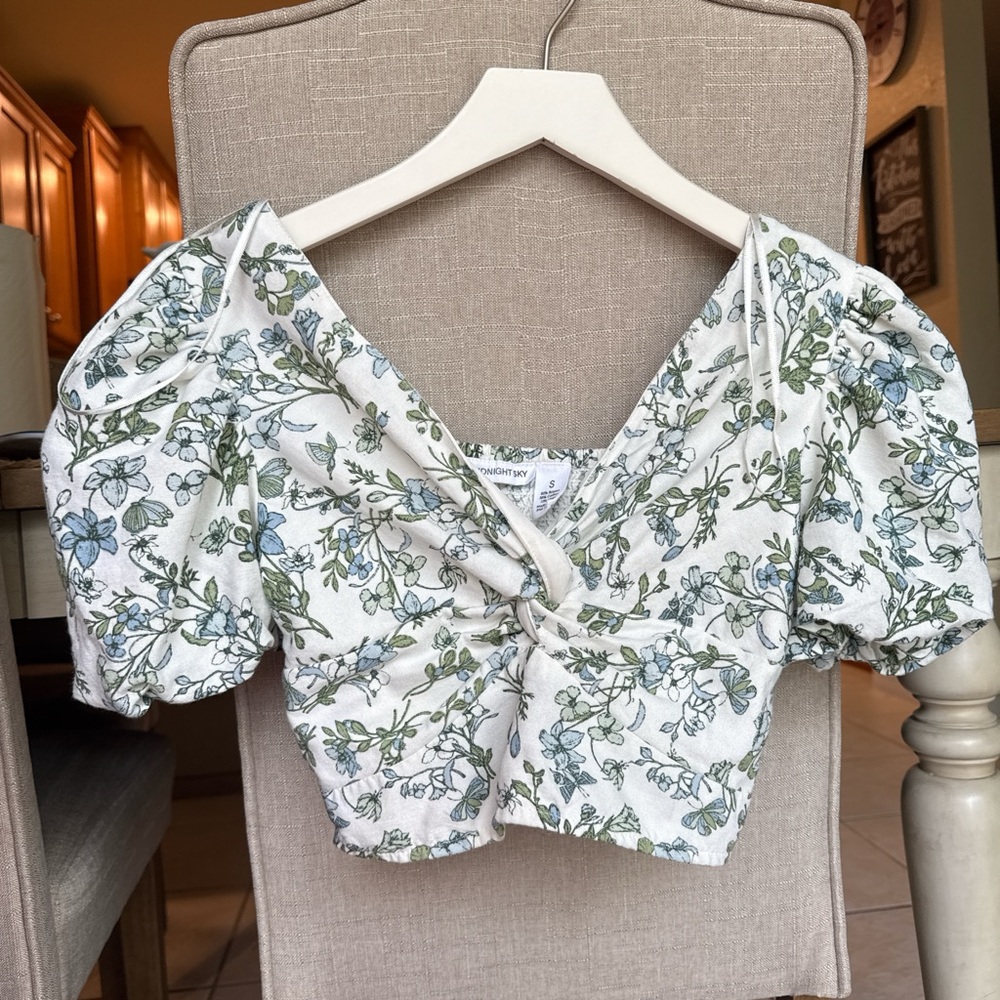 Floral Puff Sleeve Crop Top
